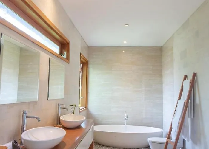 Breezy And Tranquil Atmsophere 5 Bed